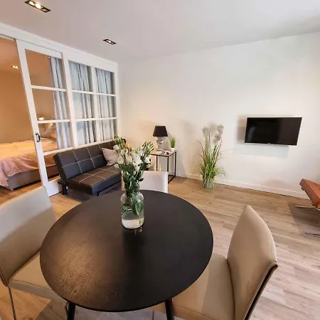 In 5483 Apartment