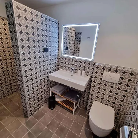 In 5483 Apartment *